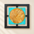 Anteprima ambientata del quadro di metallo con concha dorata