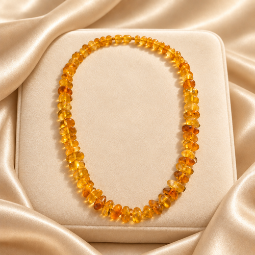 Collar de Chips de Ámbar su velluto avorio e seta champagne