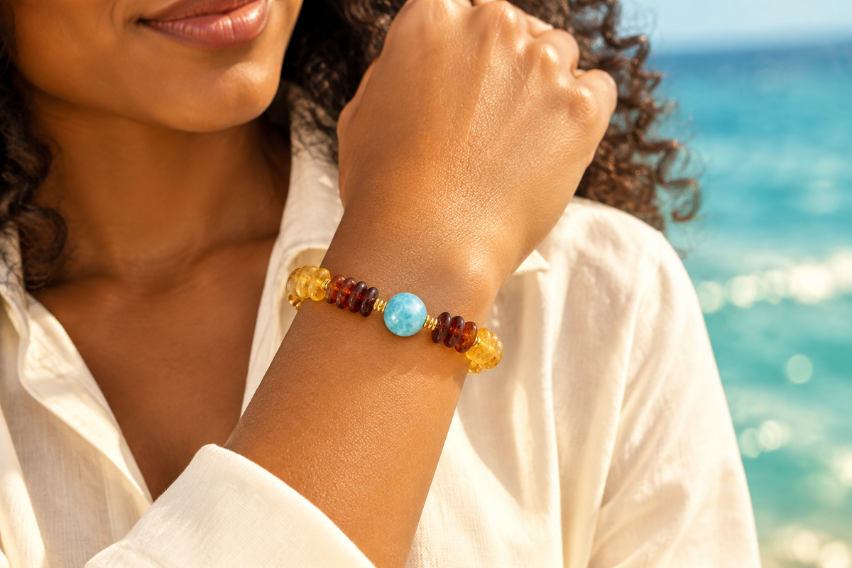 Pulsera de ámbar rojo y amarillo, larimar y baño de oro indossata